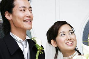 様々なタイプの結婚指輪を取り扱っている